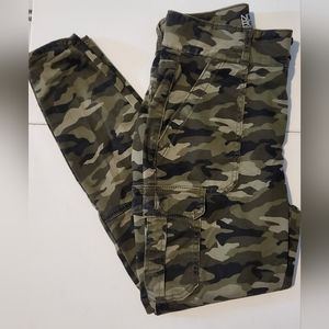 No Boundaries, size 11 camo pants